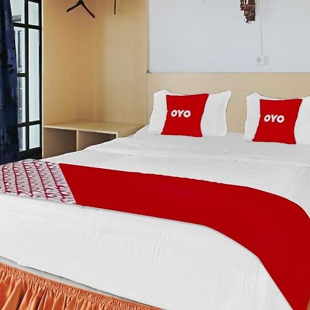 Oyo 90221 Makarim Guest House Syariah Пангкалан Бун Экстерьер фото