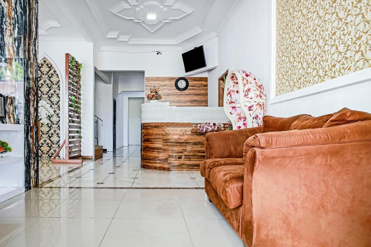 Oyo 90221 Makarim Guest House Syariah Пангкалан Бун Экстерьер фото