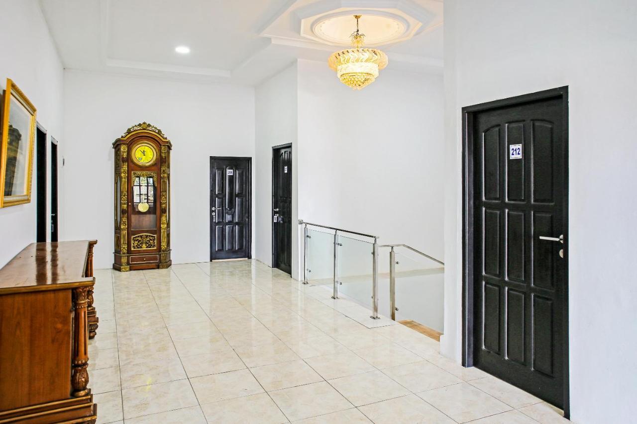 Oyo 90221 Makarim Guest House Syariah Пангкалан Бун Экстерьер фото