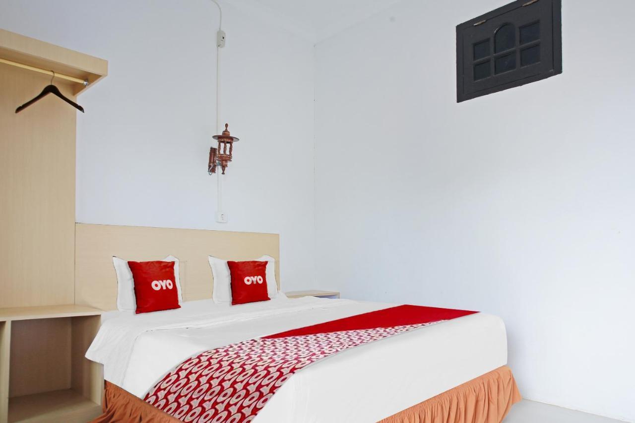 Oyo 90221 Makarim Guest House Syariah Пангкалан Бун Экстерьер фото