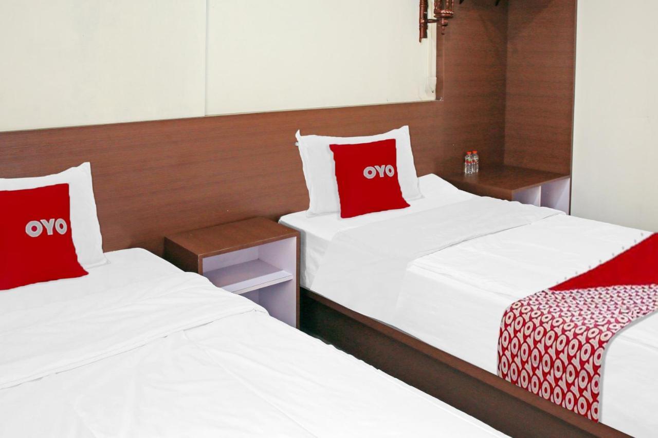 Oyo 90221 Makarim Guest House Syariah Пангкалан Бун Экстерьер фото