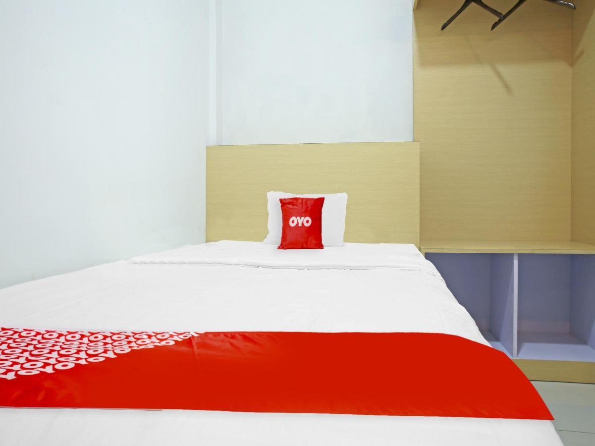 Oyo 90221 Makarim Guest House Syariah Пангкалан Бун Экстерьер фото